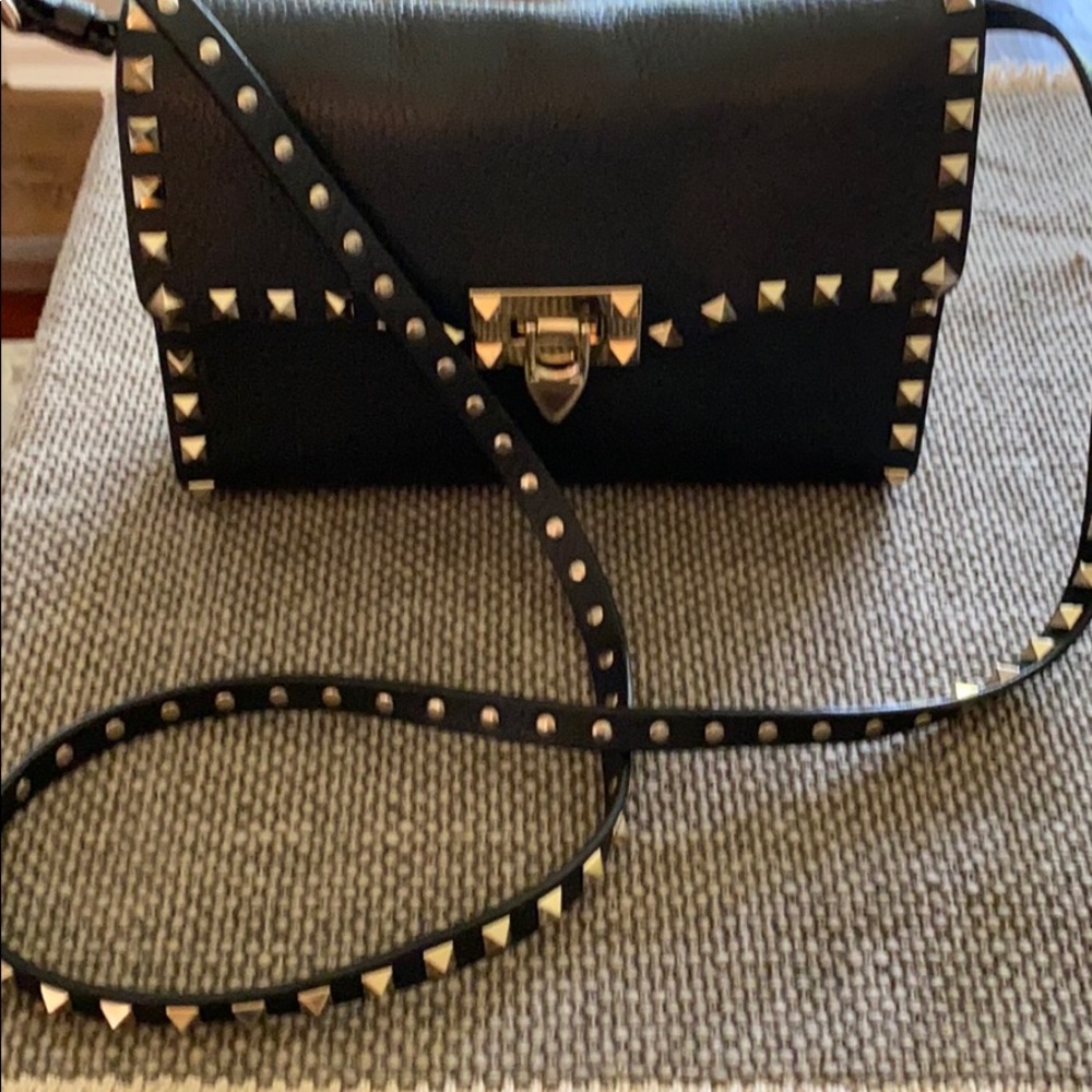 Small Rockstud Grainy Calfskin in Black